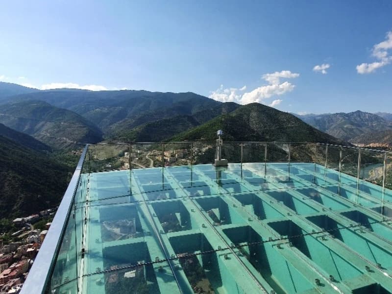 مغارة كراجا وبحيرة ليميني